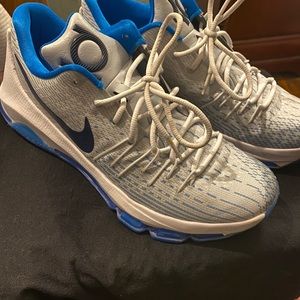 KD low top basketball shoes